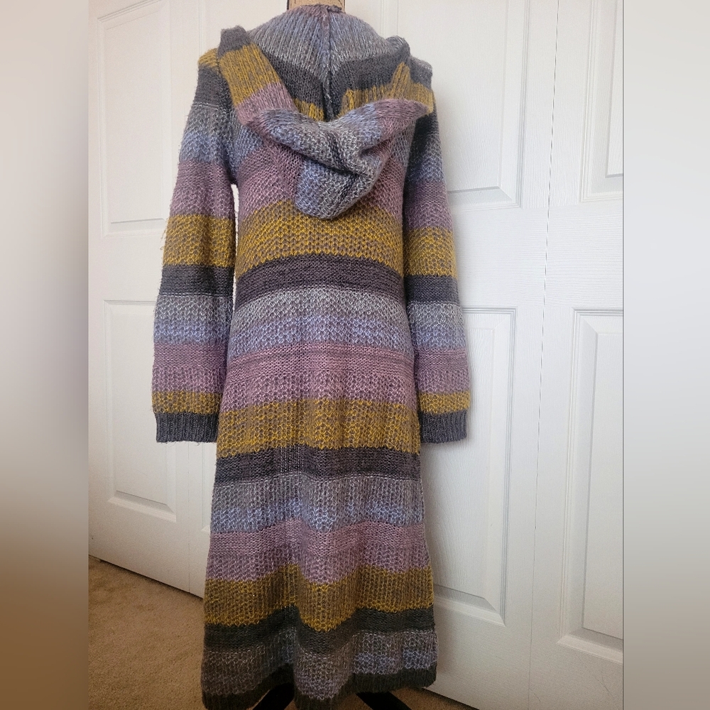 🩶 Hem & Thread Cardigan - Picture 4 of 5